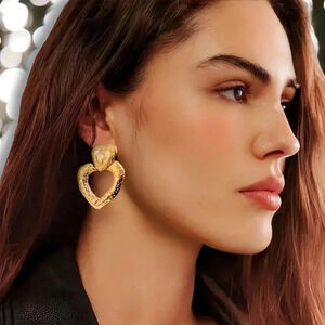 🆕️Trendy 18K Gold Plated Double Heart Statement Fashion Modern Earrings 💛